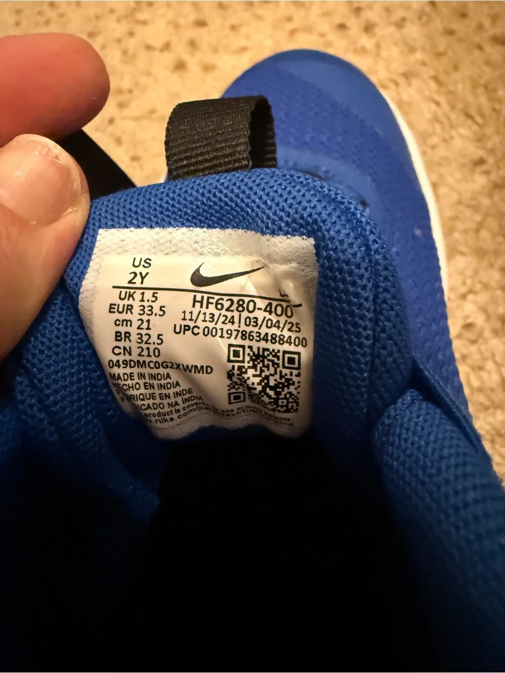 Nike Team Hustle Kids Basketball Sneakers with Velcro size 2 Y